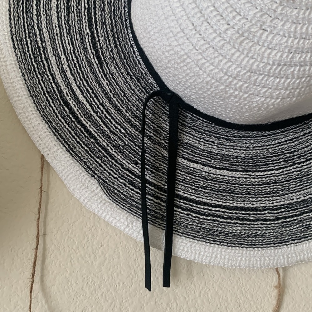 Beach Hat - Picture 2 of 6